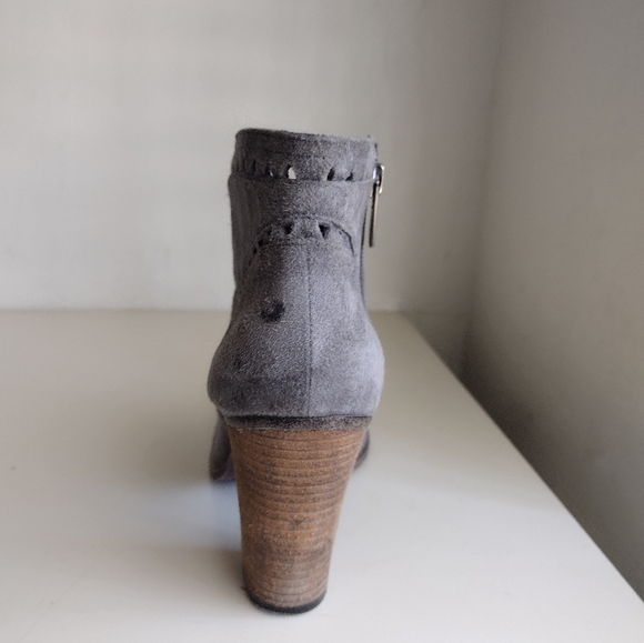 Vince Camuto size 7.5 - Picture 3 of 13